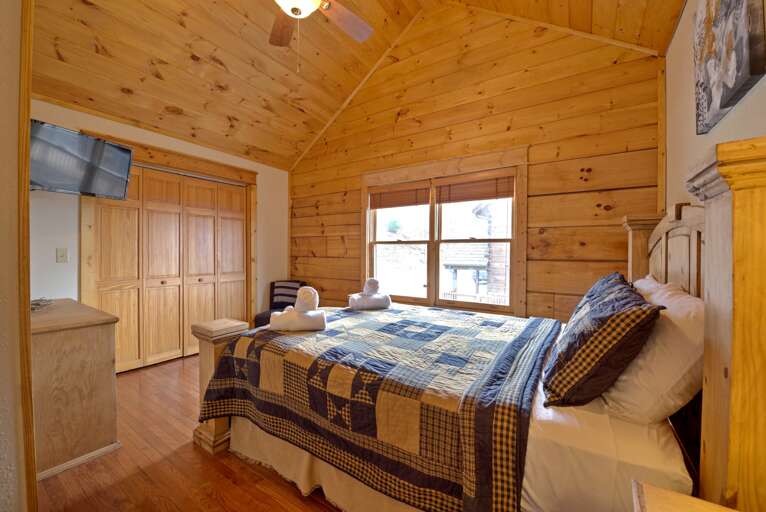 Bedroom 3 - Queen Bed, Upper Level