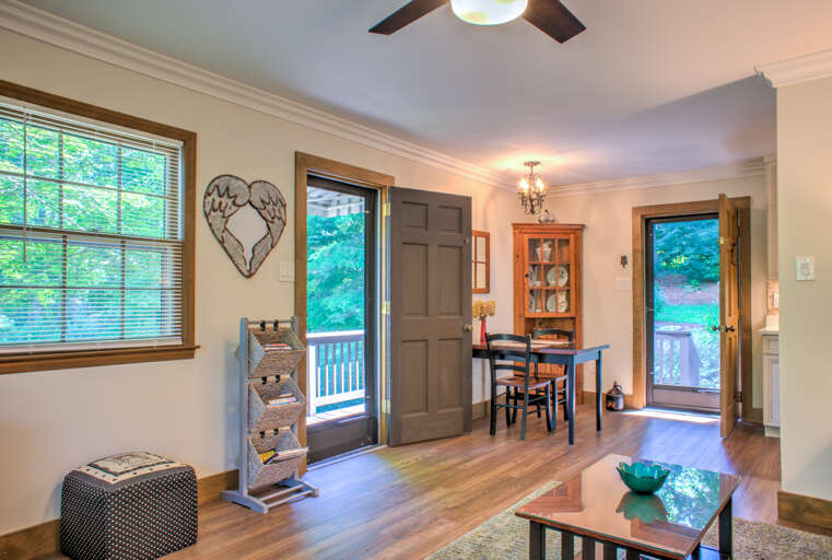 Come on in to Rose Hill Country Cottage Come on in to Rose Hill Country Cottage