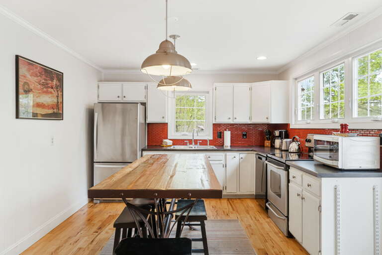 Fully Equipped Kitchen w/ Stainless Steel Appliances