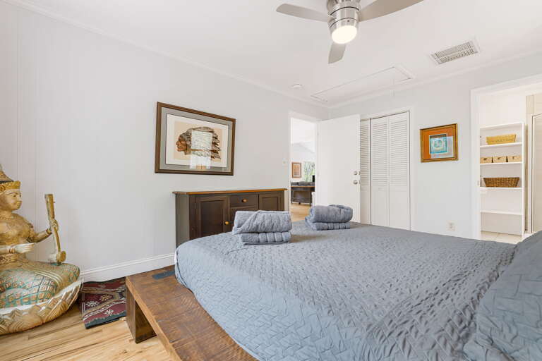 Main Suite/Bedroom One - Queen Bed