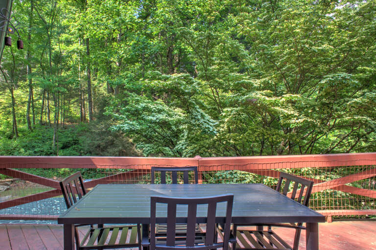 Deck w/ Outdoor Dining Area Deck w/ Outdoor Dining Area