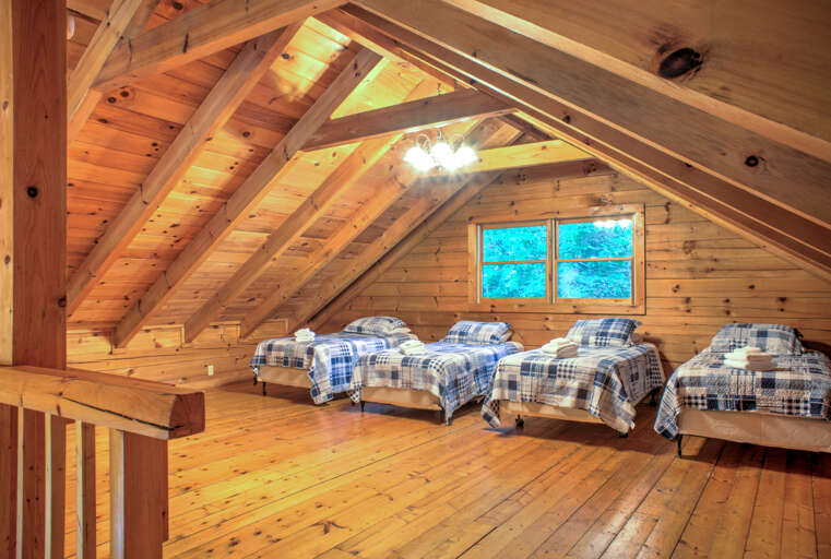 Loft - 4 Twin Beds Loft - 4 Twin Beds
