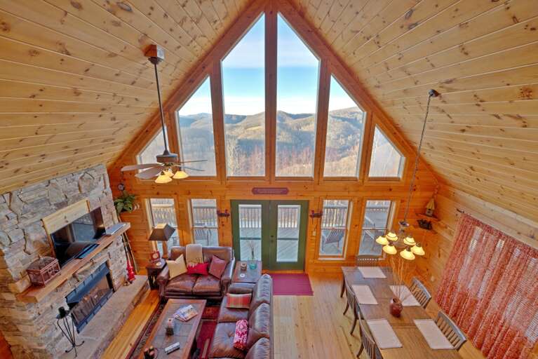 Open Floorplan, Vaulted Ceilings and Spectacular Mountain Views