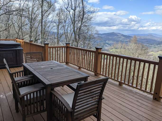 Deck w/ Dining Area (Winter)