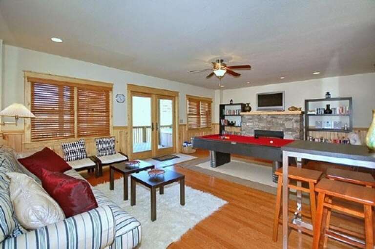 Recreation Room - Pool Table/Wet Bar