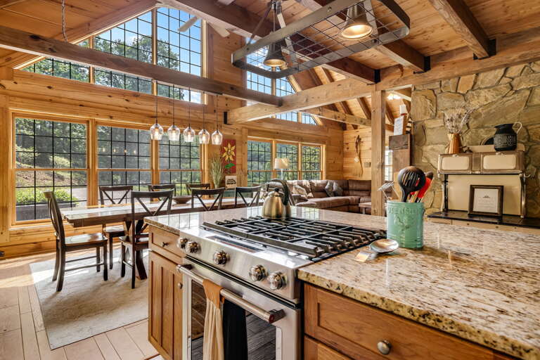 Fully Equipped Kitchen w/ Gas Stove