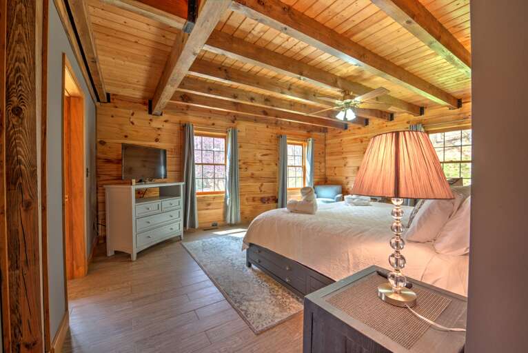 Main Suite/Bedroom One - King Bed w/ Smart TV Main Suite/Bedroom One - King Bed w/ Smart TV