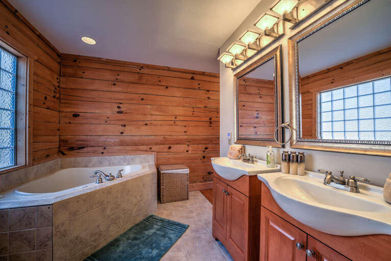 Main Suite/Bedroom One - Full Bath w/Jetted Tub and Dual Vanity