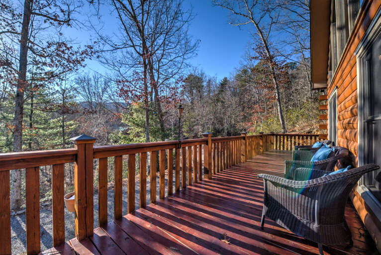 Seasonal Mountain Views at Sunrise Ridge