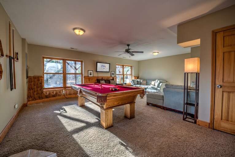 Recreation Room w/Pool Table