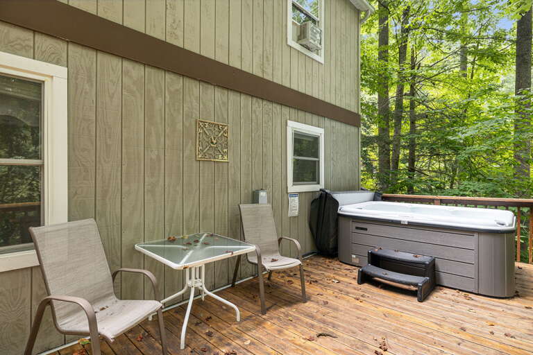 Hot Tub w/ Seating Area