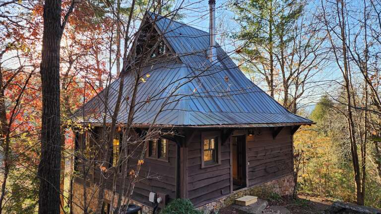 Enjoy your Stay at Chickadee's Hatch