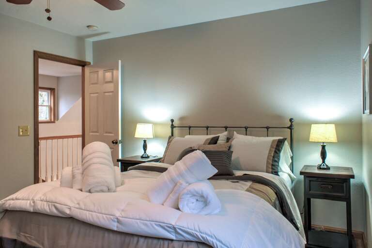 Bedroom 2 - Queen Bed