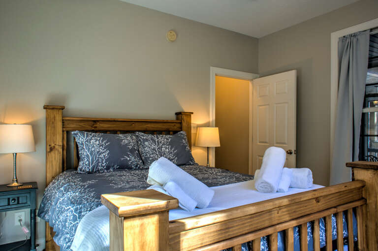 Bedroom 2 - Queen Bed