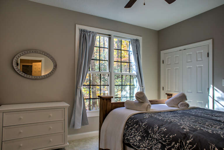 Bedroom 2 - Queen Bed