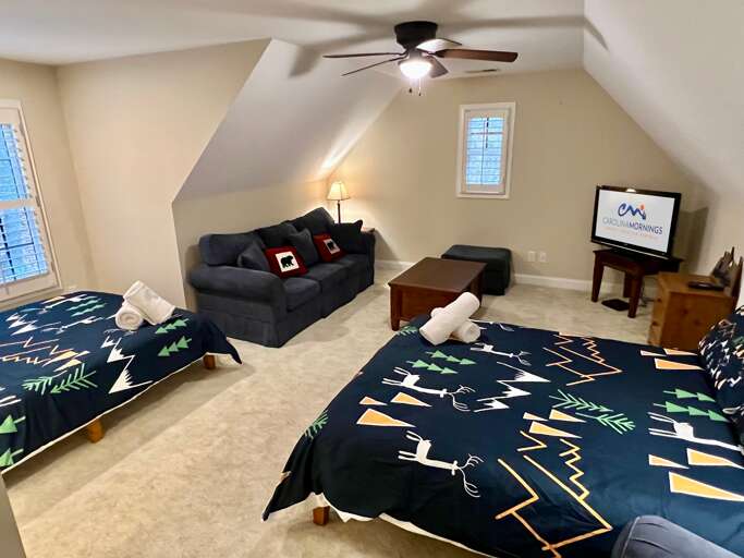 Upper Loft - Queen Beds