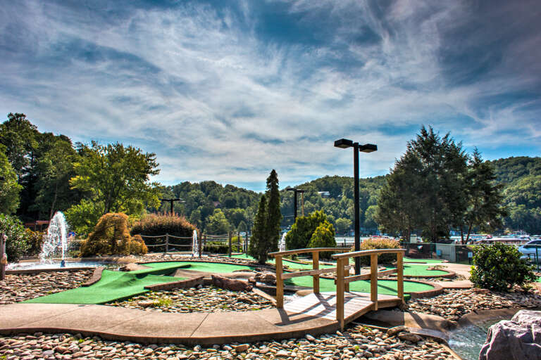 Rumbling Bald Resort - Mini Golf