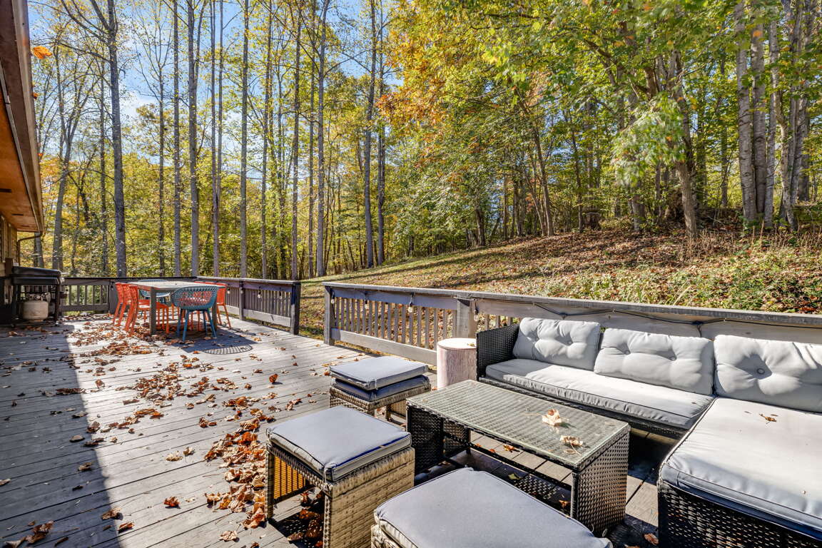 Back Deck Entertainment Area Back Deck Entertainment Area