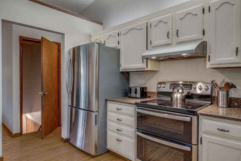 Fully Equipped Kitchen w/ Stainless Steel Appliances Fully Equipped Kitchen w/ Stainless Steel Appliances