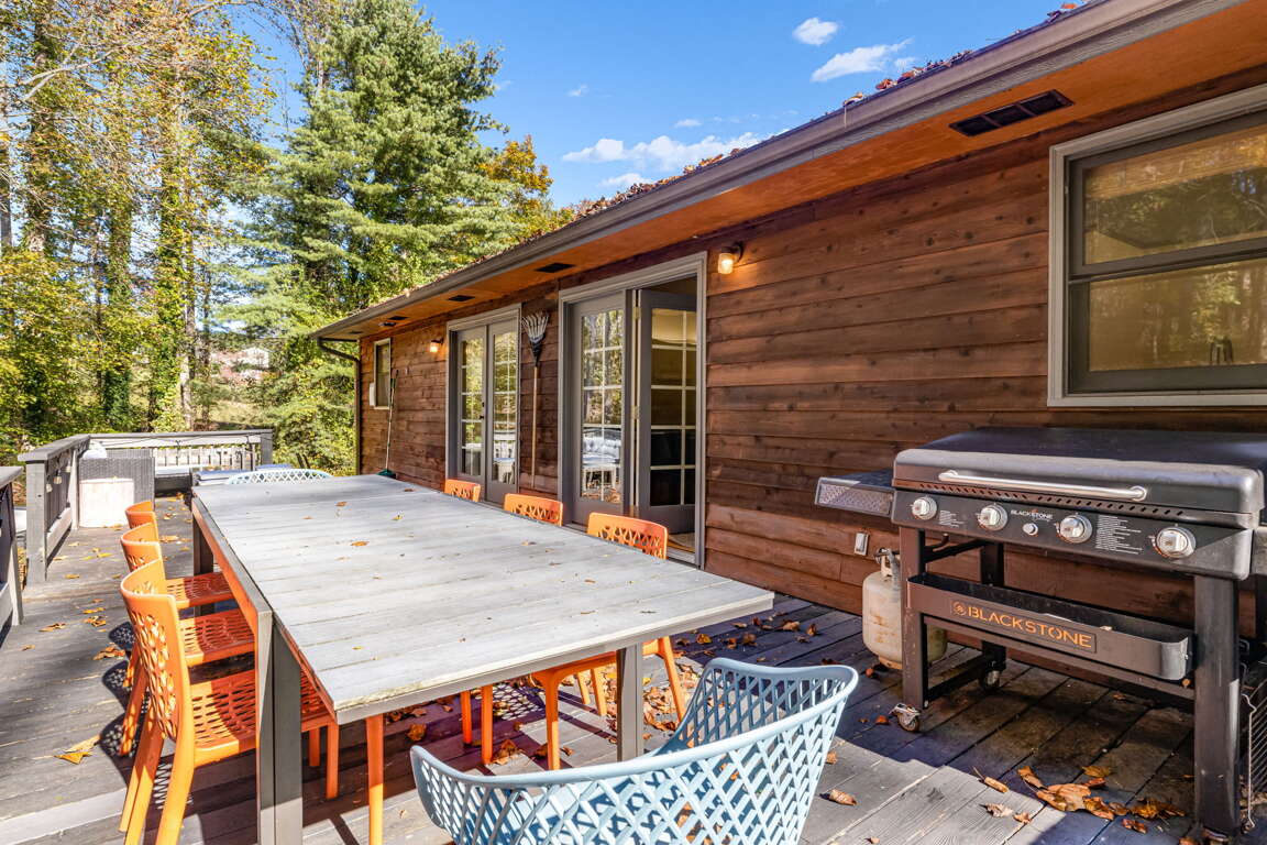 Gas BBQ Area and Dining Gas BBQ Area and Dining