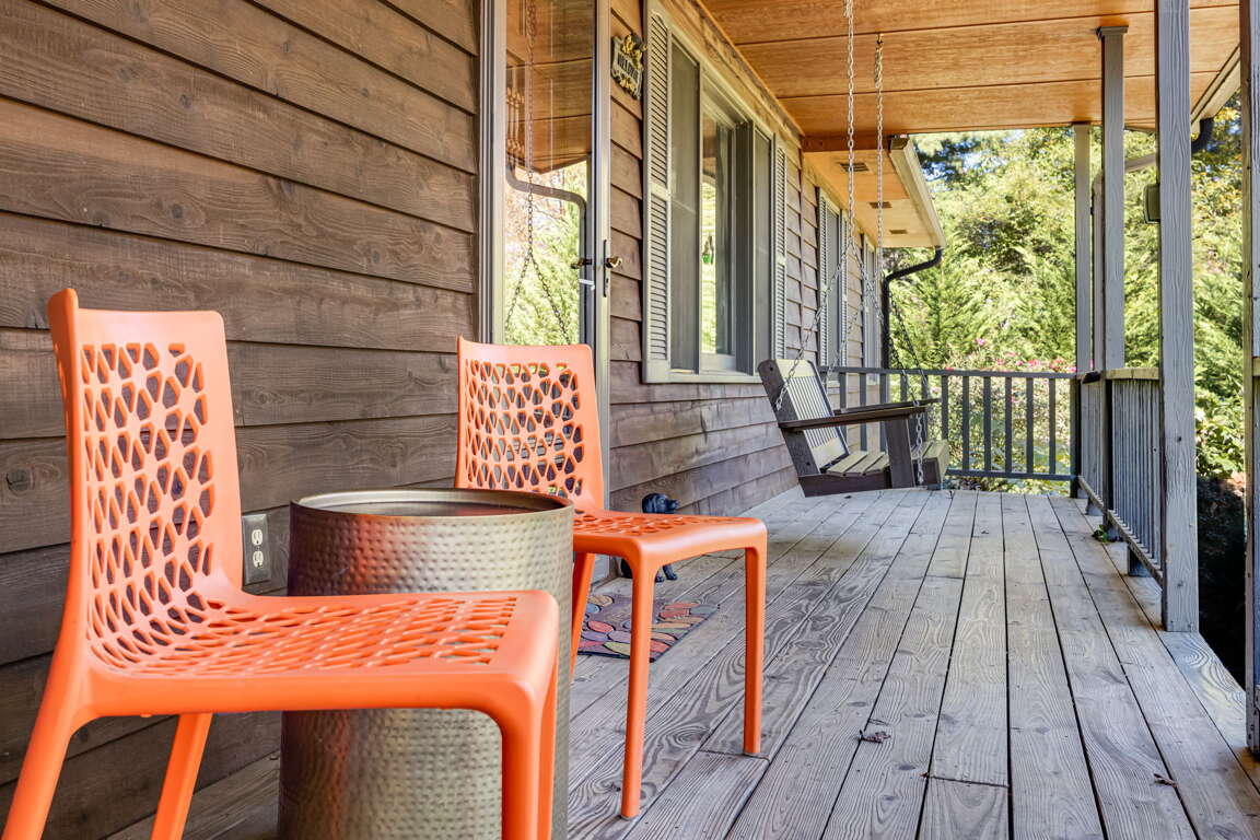 Welcome To Hill Top Tree House! Welcome To Hill Top Tree House!