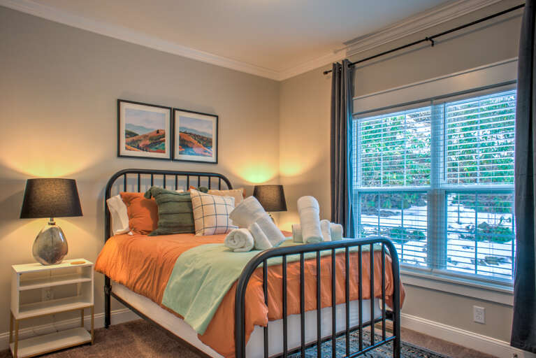 Bedroom 2 - Queen Bed