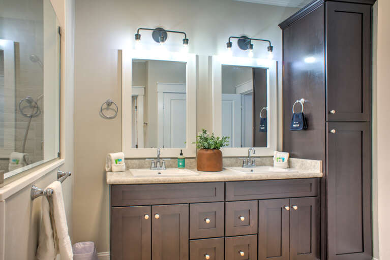 Double Vanity - Full Bath