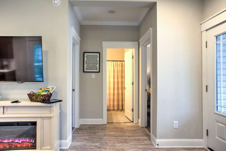 Hallway to Bathroom Hallway to Bathroom