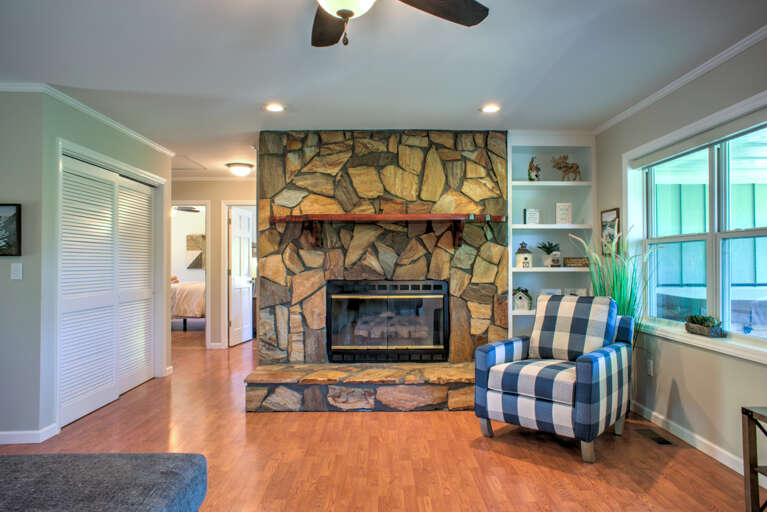 Living Area w/Gas Fireplace