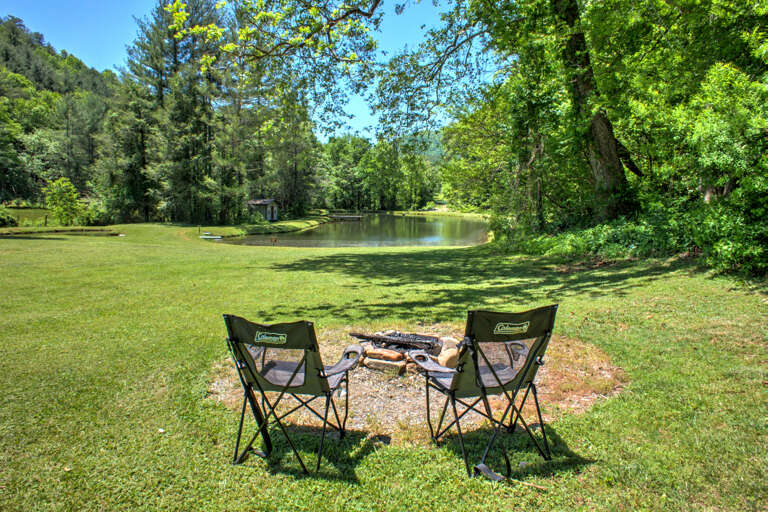 Fire Pit w/Pond Views - Please note the pond is NOT for guest use Fire Pit w/Pond Views - Please note the pond is NOT for guest use