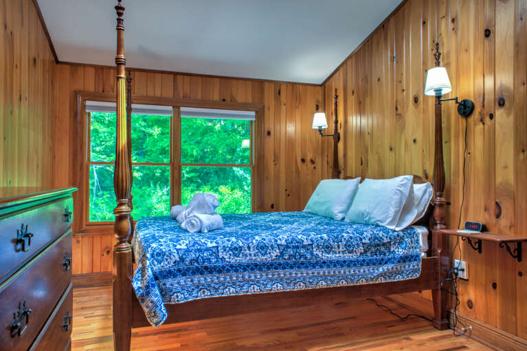 Upper Level - Bedroom Four - Queen Bed Upper Level - Bedroom Four - Queen Bed