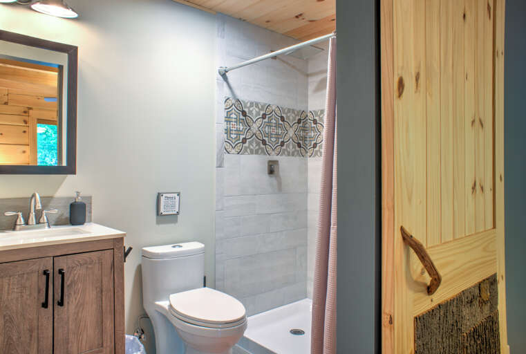 Main Level - Shower Bath