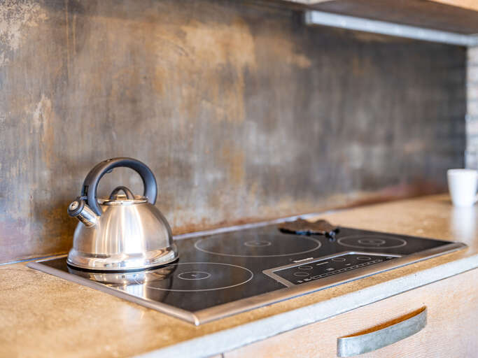 Kitchen w/ Flat Stovetop