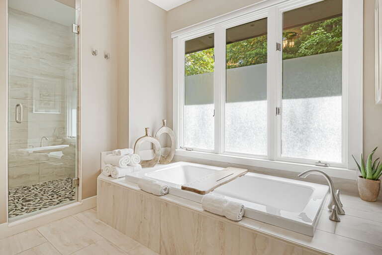 Main Suite/Bedroom One - Attached Bath w/ Soaking Tub Main Suite/Bedroom One - Attached Bath w/ Soaking Tub