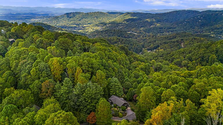 Experience A Luxurious Mountain Getaway At Misty Mountain