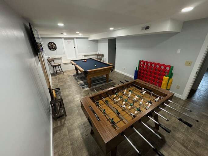 Recreation Room w/ Foosball, Pool Table, Darts & Smart TV