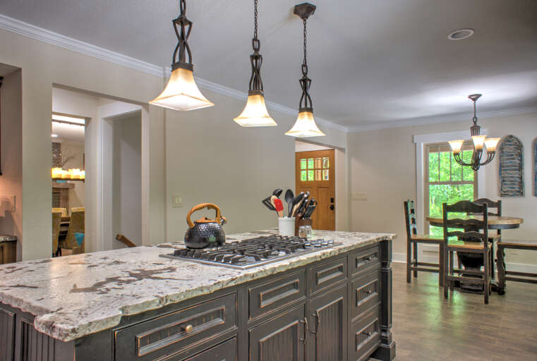 Island w/ Gas Top Range Island w/ Gas Top Range