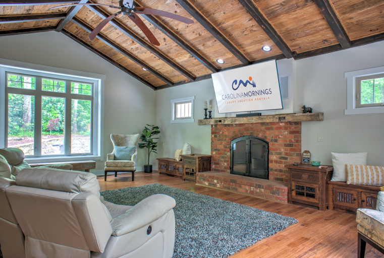 Main Level - Living Area w/ Wood Fireplace & Smart TV Main Level - Living Area w/ Wood Fireplace & Smart TV