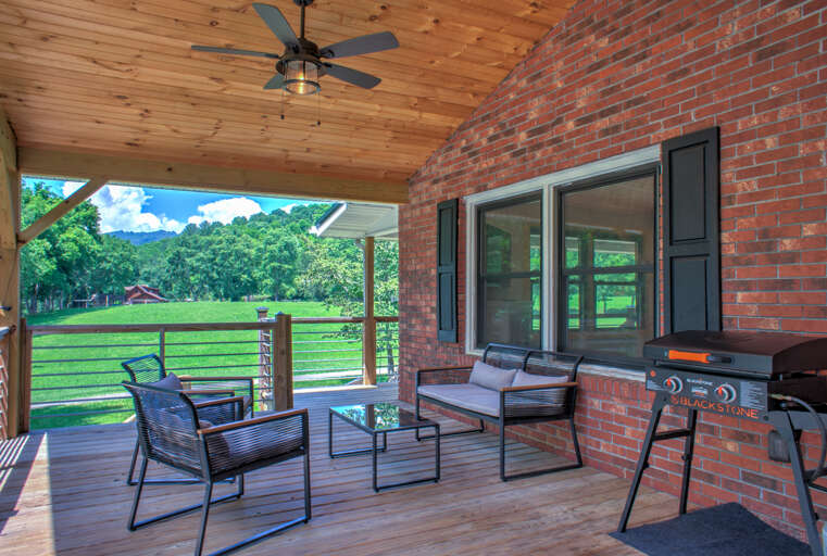 Covered Deck w/ Outdoor Seating