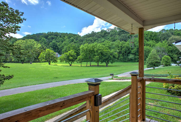 Come on in to River Bank Retreat