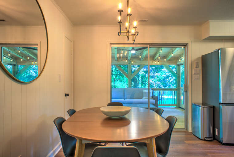 Dining Area w/ Screened-In Porch Access