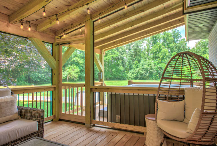 Screened-In Porch w/ Access to Hot Tub & Back Yard