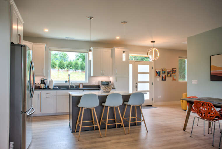 Chef's Kitchen w/ Breakfast Bar Seating