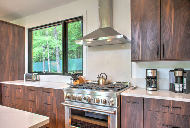 Chef's Kitchen w/ Stainless Steel Appliances