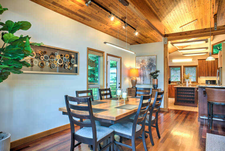 Dining Area w/ Deck Access Dining Area w/ Deck Access