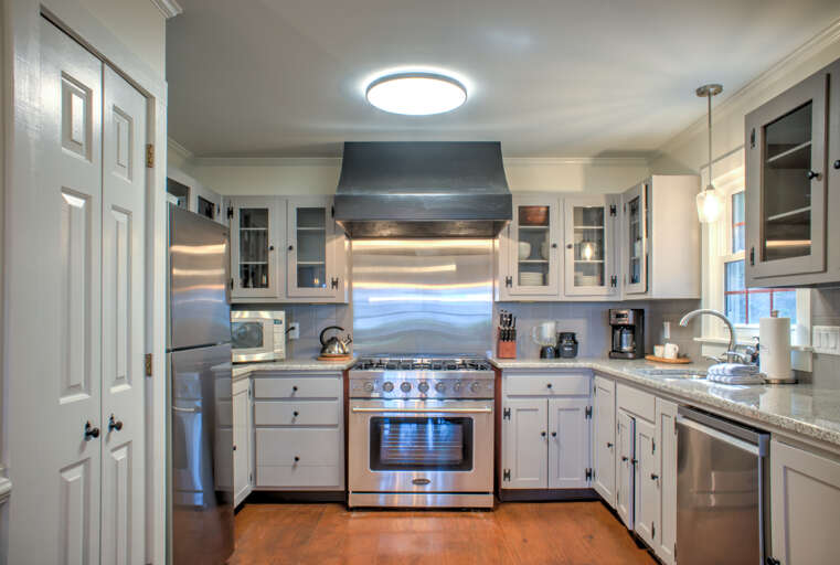 Chef's Kitchen w/ Stainless Steel Appliances