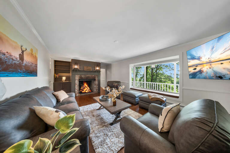 Living Area w/ Gas Fireplace and Modern Decor