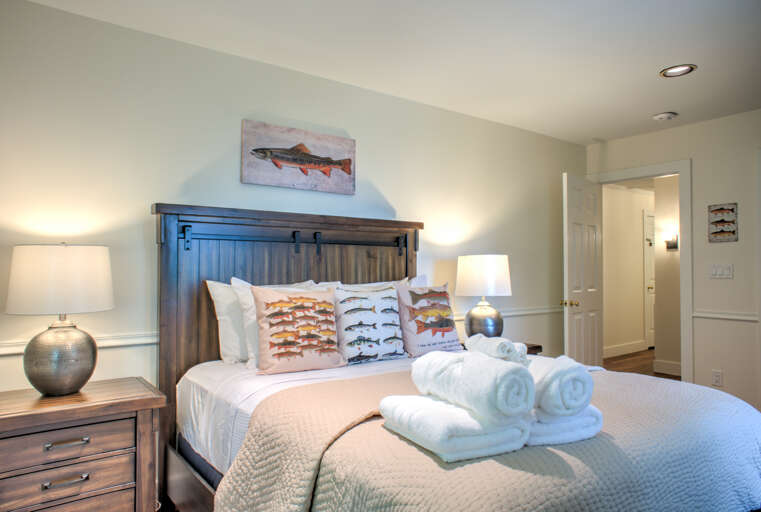 Upper Level - Bedroom Four - Queen Bed