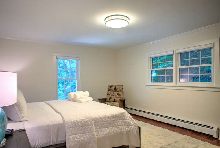 Main Suite/Bedroom One - King Bed