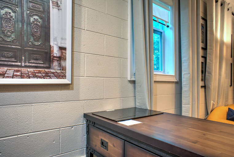 Kitchenette w/ Induction Stove